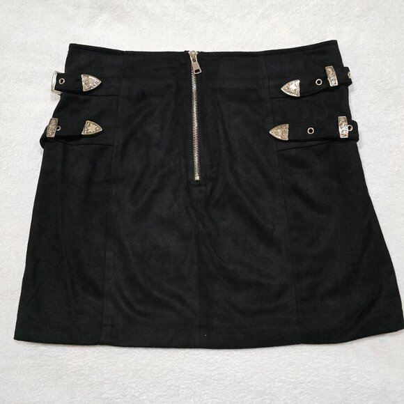Forever 21 ✦ Black Vegan Suede Mini Skirt ✦ Silver Western Buckles Rivet Details - Picture 4 of 10